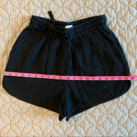 Aritzia | Wilfred | Bertaud Shorts — Black | Size XS - Picture 12 of 15